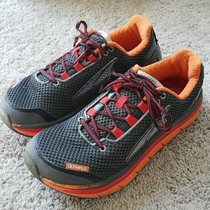 Altra Olympus Max Cushion Trail Shoe - Sz 11